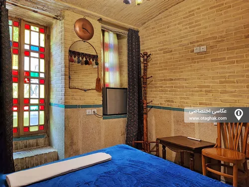 تصویر 4 - اقامتگاه بوم‌گردی عمارت هفت رنگ (لب آب) در  شیراز