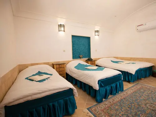 تصویر 4 - هتل سنتی سرای بابا افضل(اتاق مخمل) در  کاشان