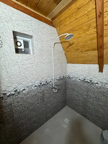 تصویر 17 - کلبه سوئیسی آیدا با جکوزی  در  لفور