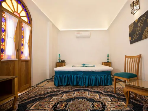 تصویر 1 - هتل سنتی سرای بابا افضل(اتاق فیروزه) در  کاشان