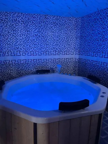 تصویر 7 - کلبه سوئیسی آیهان با جکوزی در  بابل کنار