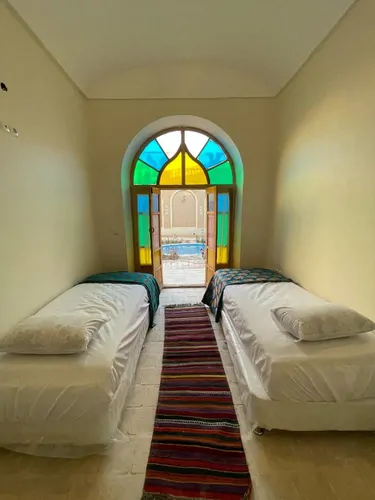 تصویر 4 - اقامتگاه بوم‌گردی عمارت عندلیبان (اتاق ترمه) در  یزد