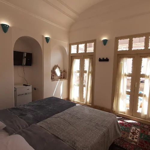 تصویر 2 - اقامتگاه بوم‌گردی سرای سپنج (اتاق شاه نشین) در  یزد