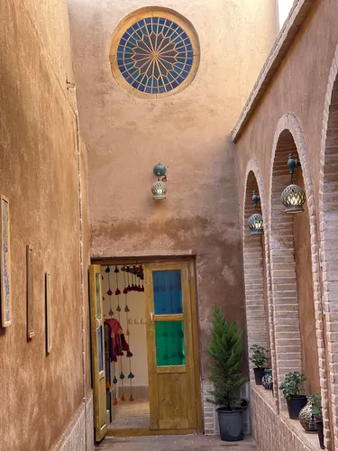 تصویر 5 - اقامتگاه بوم‌گردی عمارت عندلیبان (اتاق ترگل) در  یزد