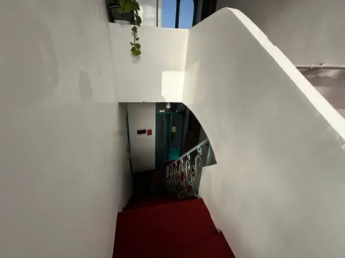 تصویر 2 - هاستل خانه تیاش در نراق