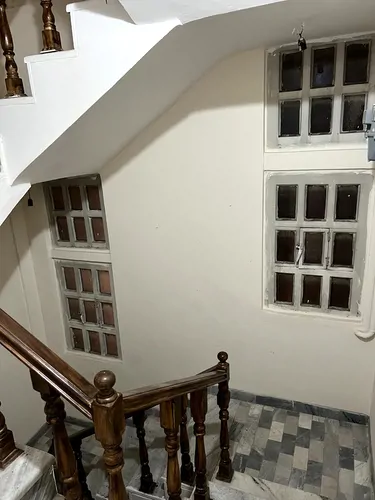 تصویر 4 - آپارتمان واحد تمیز ومرتب مرکز شهر در همدان