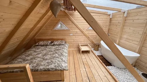 تصویر 10 - کلبه نیلا با سقف شیشه ای در رضوانشهر