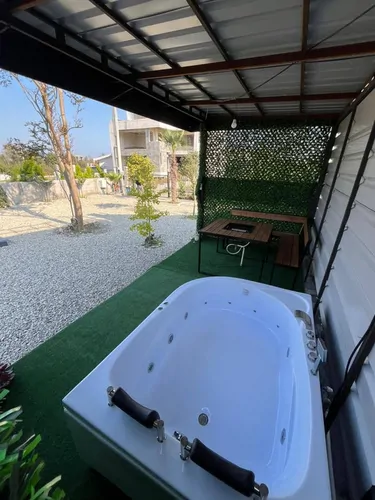 تصویر 16 - کلبه سوئیسی آریس با جکوزی در چالوس