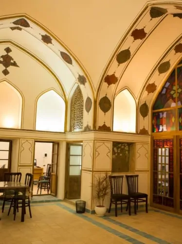 تصویر 3 - اقامتگاه بوم‌گردی عمارت حاج سلیمان در نجف آباد