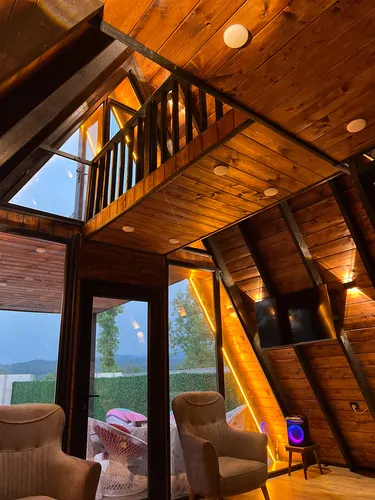 تصویر 2 - کلبه کلبه سویسی میرزا ویو جنگل و فاصله ۱۰۰ متری رودخانه سپیدرود در سنگر