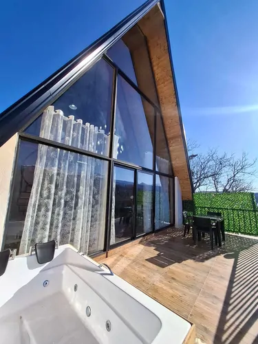 تصویر 2 - کلبه سوییسی دامان با جکوزی در  رامسر