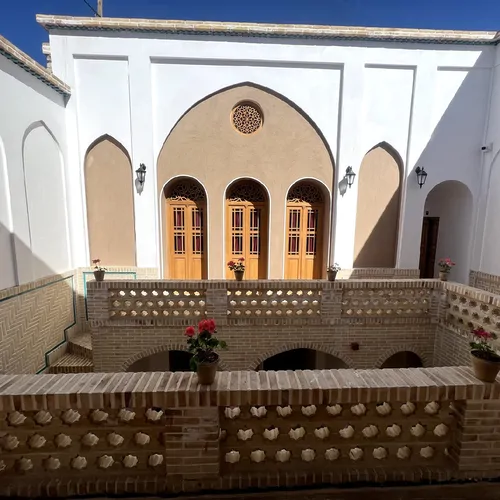 تصویر 8 - هتل سنتی سرای دلنواز (اتاق فخرالزمان) در  کاشان
