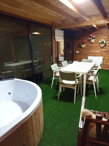 تصویر 11 - کلبه سوییسی سبز با جکوزی در  رامسر