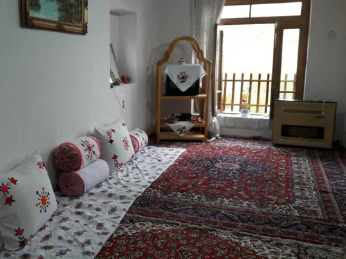 تصویر 2 - اقامتگاه بوم‌گردی چنارستان (اتاق نیلوفر) در نیشابور
