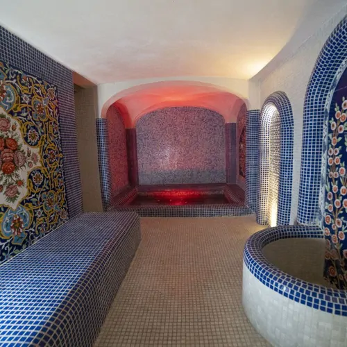 تصویر 4 - اقامتگاه بوم‌گردی عمارت هفت رنگ (لب آب) در  شیراز