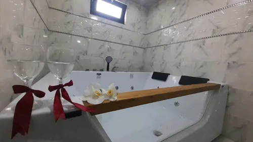 تصویر 12 - کلبه سوئیسی مونترو با جکوزی در ماسال