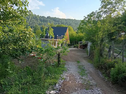 تصویر 19 - کلبه چوبی با نمای شیشه ای چیمه در شاندرمن
