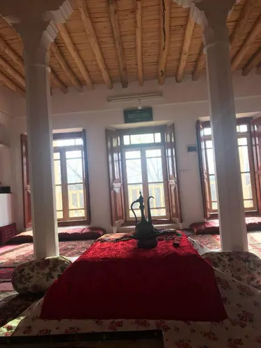 تصویر 4 - اقامتگاه بوم‌گردی یحیی بیک(اتاق شاه نشین) در  شیروان