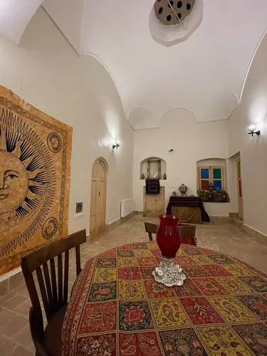 تصویر 10 - اقامتگاه بوم‌گردی عمارت عندلیبان (اتاق ترمه) در  یزد