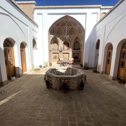 تصویر 7 - هتل سنتی سرای دلنواز (اتاق شاه نشین) در  کاشان