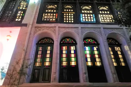 تصویر 4 - اقامتگاه بوم‌گردی قاجاریه (۵ تخته ارسی دار) در  شیراز