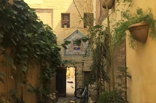 تصویر 3 - اقامتگاه بوم‌گردی دولت سرای معصومه سلطان (پازل) در شیراز