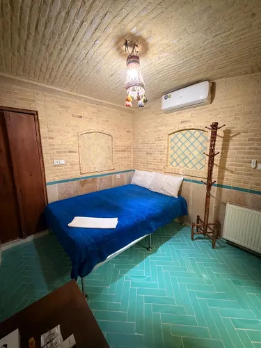 تصویر 4 - اقامتگاه بوم‌گردی عمارت هفت رنگ (لب آب) در  شیراز