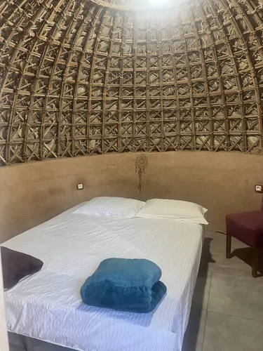 تصویر 2 - اقامتگاه بوم‌گردی کلبه دو نفره ساحل رنگی  در هرمز