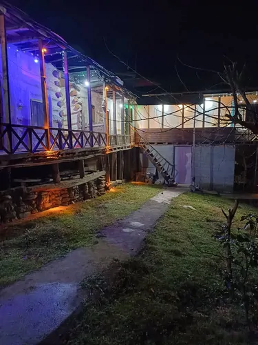 تصویر 10 - کلبه چوبی کَمِلِ سَر در  شیرگاه