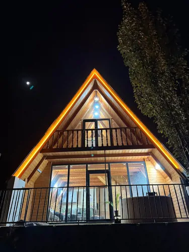 تصویر 2 - کلبه کلبه سوئیسی دوخوابه با جکوزی لاکچری در لفور