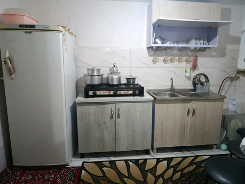 تصویر 3 - اقامتگاه بومگردی دوطبقه، طبقه ی بالا شیشه ای، تراس بزرگ با منظره درختان صنوبر در رشت