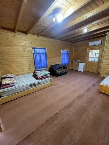 تصویر 2 - اقامتگاه بوم‌گردی الماس سبز (واحد5) در قلعه‌رودخان 