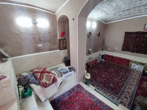 تصویر 4 - اقامتگاه بوم‌گردی خانم تاج نوش آباد (اتاق سرداب بابا علی) در  آران و بیدگل
