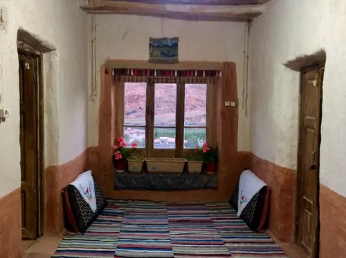 تصویر 3 - اقامتگاه بوم‌گردی یادگار مجن(اتاق گل سفید) در  شاهرود