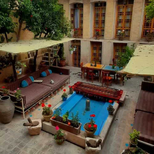 تصویر 5 - اقامتگاه بوم‌گردی عمارت هفت رنگ (لب آب) در  شیراز
