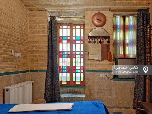 تصویر 11 - اقامتگاه بوم‌گردی عمارت هفت رنگ (لب آب) در  شیراز