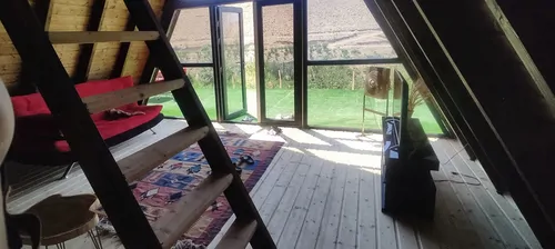 تصویر 2 - کلبه کلبه سویسی با جکوزی در سمیرم