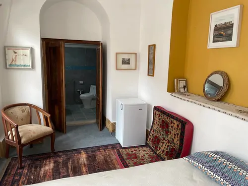 تصویر ۱ - هتل سنتی خانه ی ما (اتاق گنجه) در  کرمان