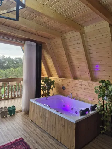 تصویر 10 - کلبه سوئیسی مهرآ با جکوزی در سوادکوه