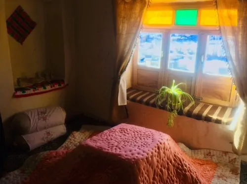 تصویر 11 - اقامتگاه بوم‌گردی یادگار مجن(اتاق گل سفید) در  شاهرود