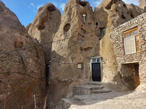 تصویر 3 - خانه صخره‌ای نایب  در  اسکو
