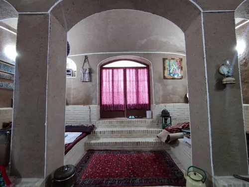 تصویر 4 - اقامتگاه بوم‌گردی خانم تاج نوش آباد (اتاق سرداب بابا علی) در  آران و بیدگل