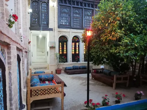 تصویر 3 - اقامتگاه بوم‌گردی  قاجاریه(اتاق شاه نشین) در  شیراز