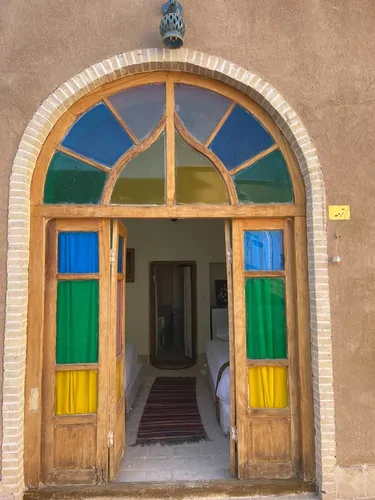 تصویر ۱ - اقامتگاه بوم‌گردی عمارت عندلیبان (اتاق ترمه) در  یزد