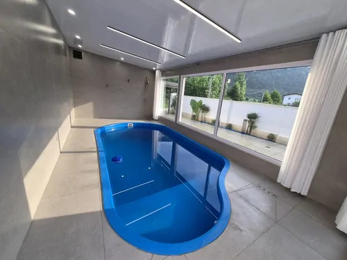سوئیسی استخردار آبگرم ژیوار گاردن