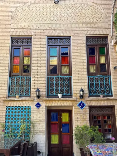 تصویر ۱ - اقامتگاه بوم‌گردی ماه منیر (اتاق سه دری) در  شیراز