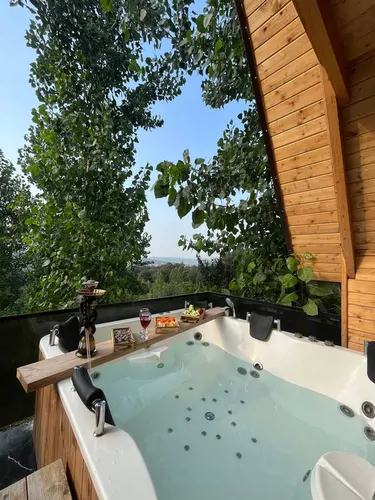 تصویر 15 - کلبه سوئیسی دِیت با جکوزی در  لفور