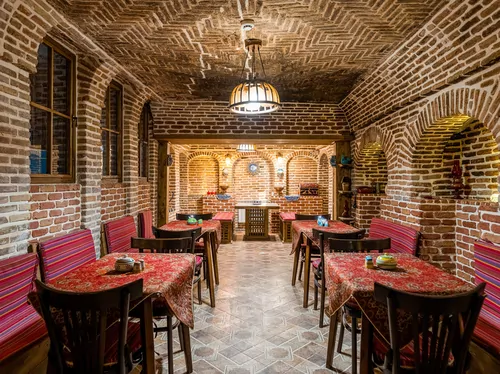 تصویر 2 - هتل سنتی رزاز (اتاق حوضخانه) خیابان بهارستان در تهران