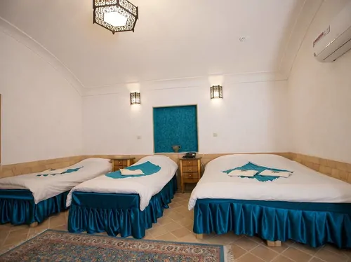 تصویر 8 - هتل سنتی سرای بابا افضل(اتاق مخمل) در  کاشان