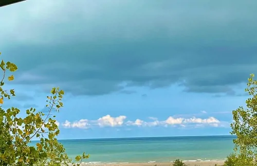 تصویر 22 - کلبه سوئیسی دریا در  نور
